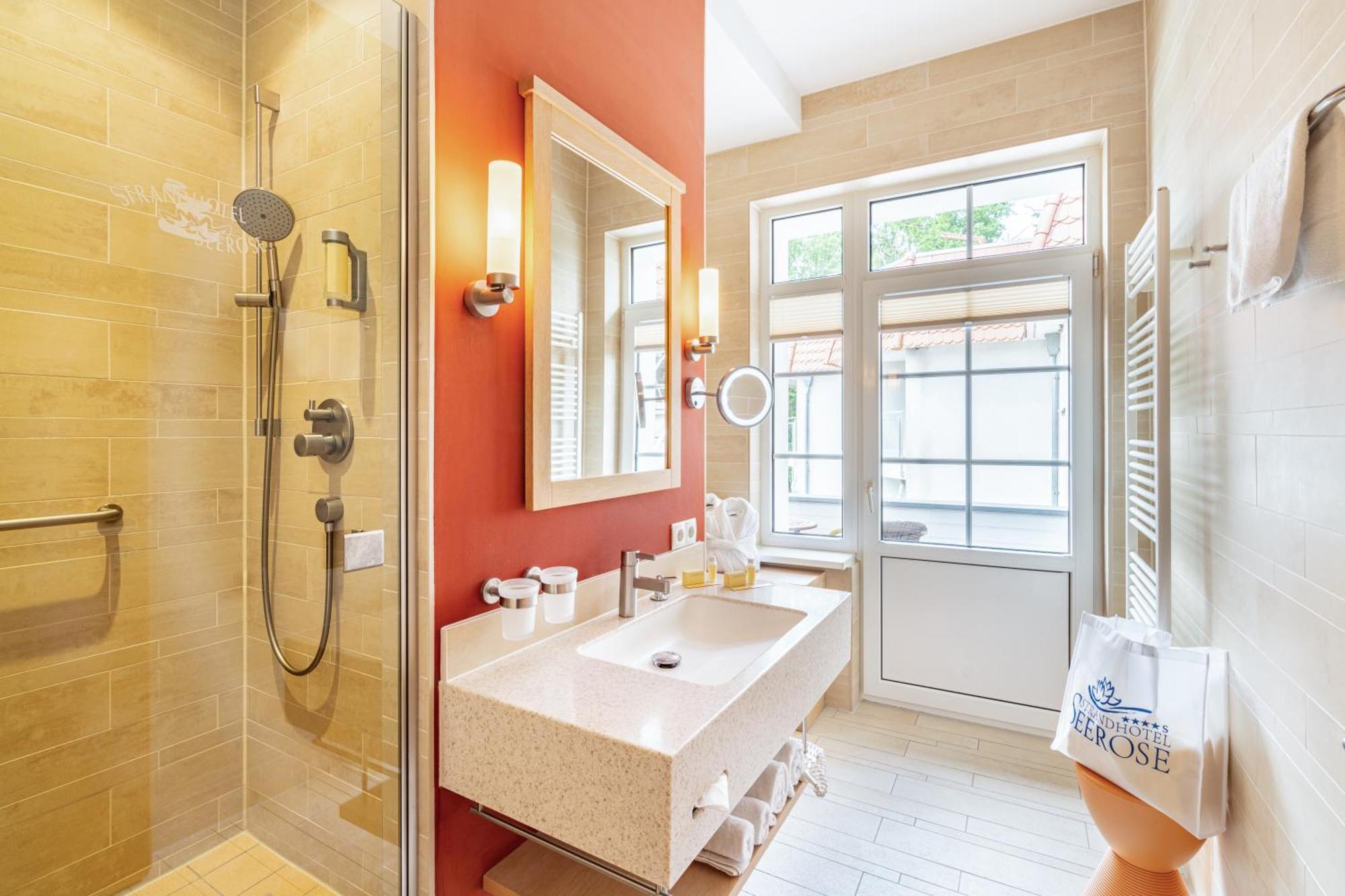 Strandhotel Seerose Kolpinsee Ngoại thất bức ảnh