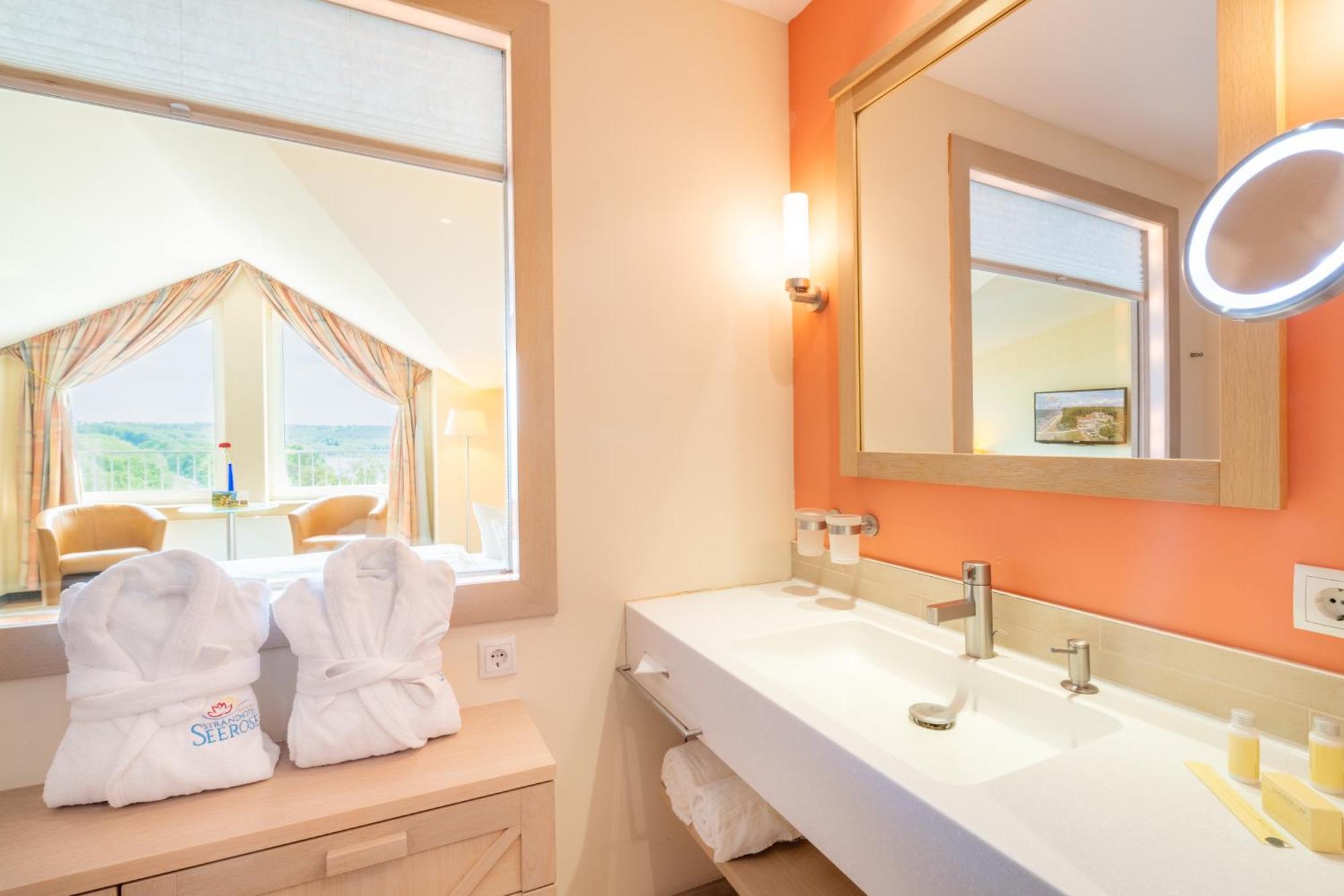 Strandhotel Seerose Kolpinsee Ngoại thất bức ảnh