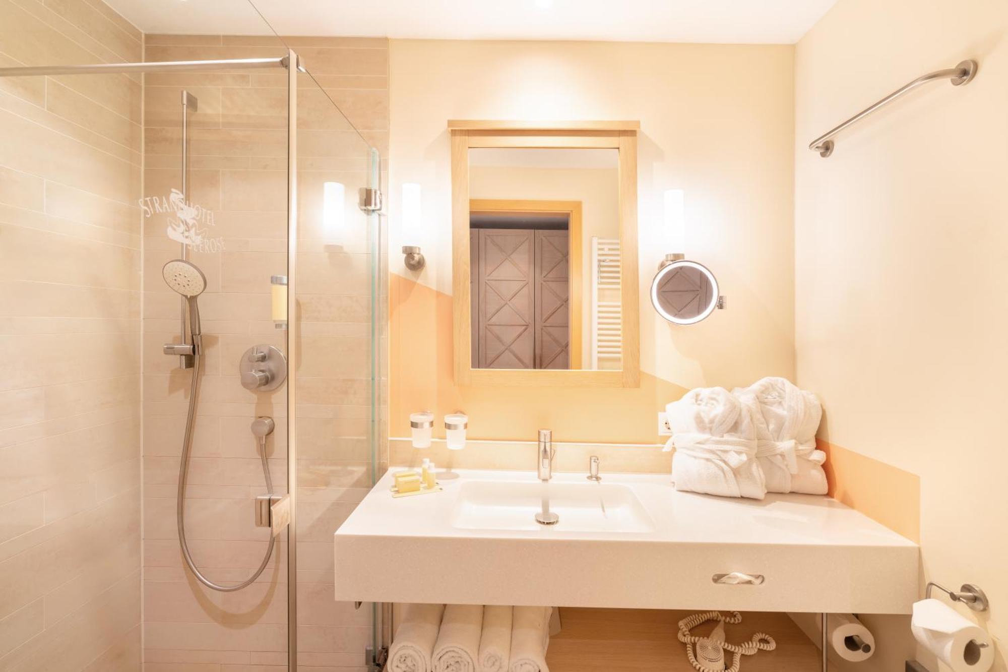 Strandhotel Seerose Kolpinsee Ngoại thất bức ảnh