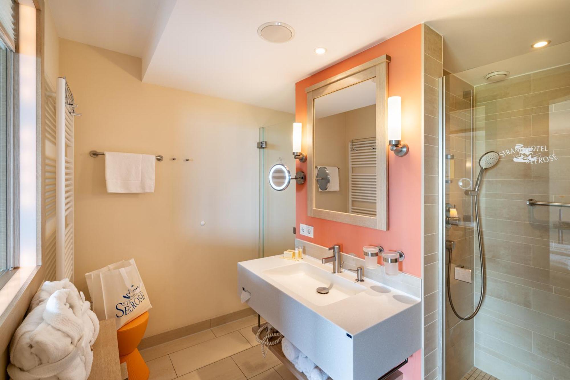 Strandhotel Seerose Kolpinsee Ngoại thất bức ảnh