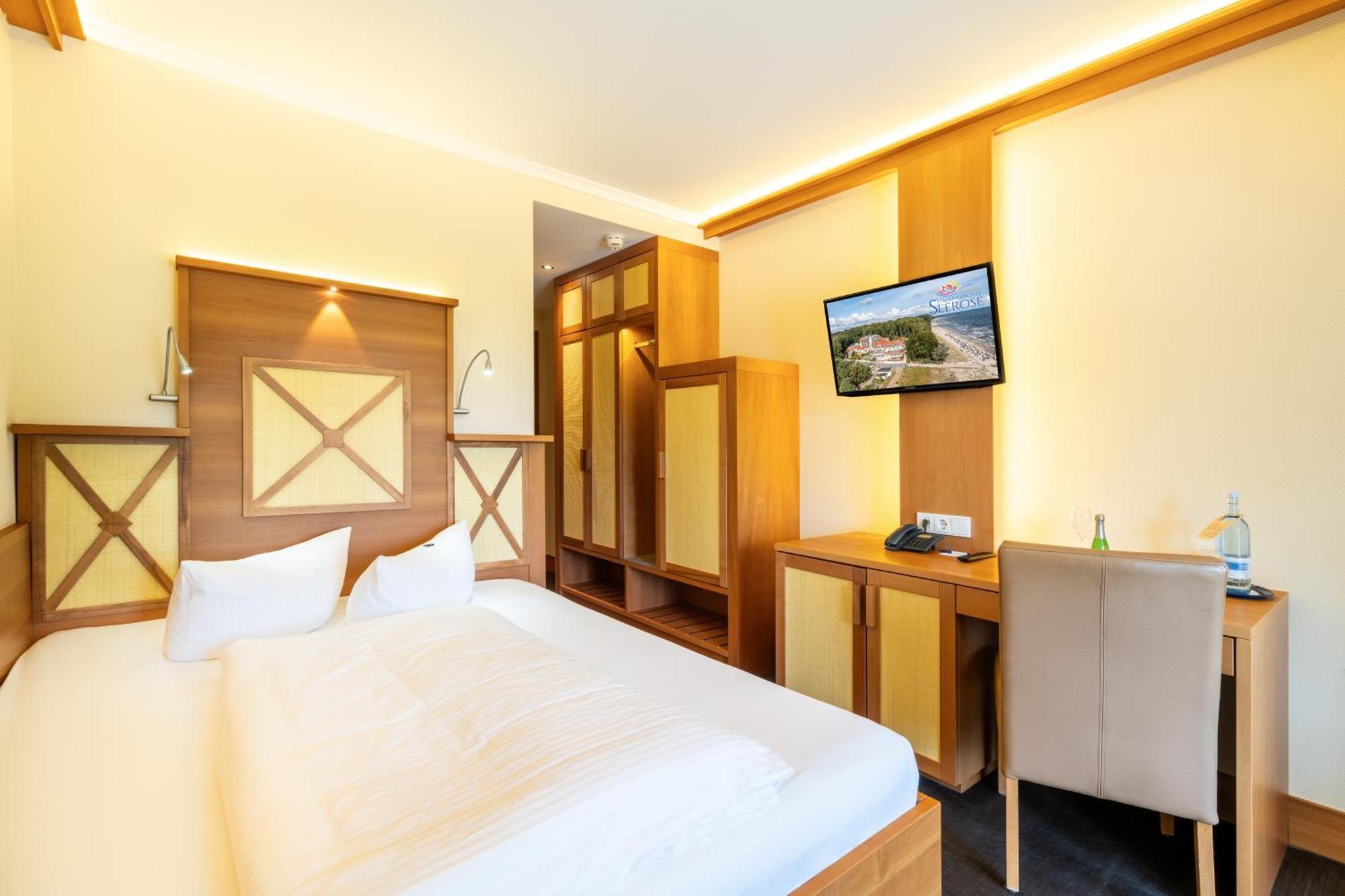 Strandhotel Seerose Kolpinsee Ngoại thất bức ảnh