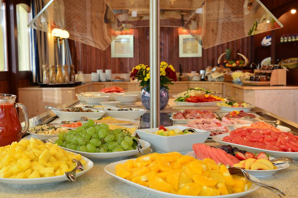 Strandhotel Seerose Kolpinsee Ngoại thất bức ảnh
